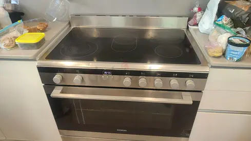 Siemens top electric cooker 90x60 cm latest model neat and clean good condition