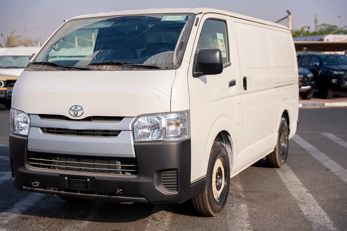 Toyota Hiace 2025 — photo 1 of 13