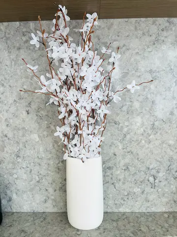 Insane Beautiful Artificial Flowers with Vase