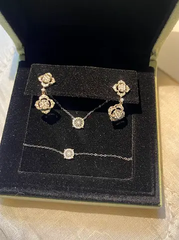 Damas diamond set