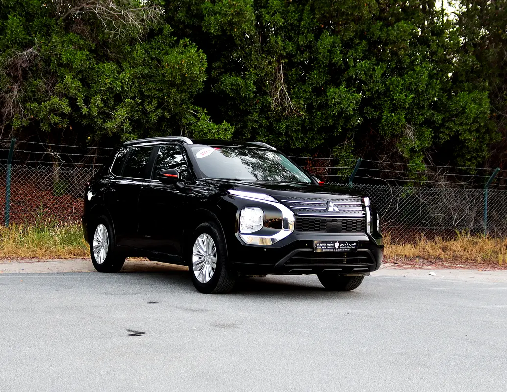 Mitsubishi Outlander 2023 — photo 1 of 20