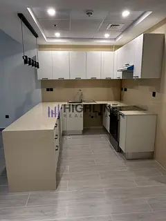 Bright Unit | Fitted Kitchen | Family Community
