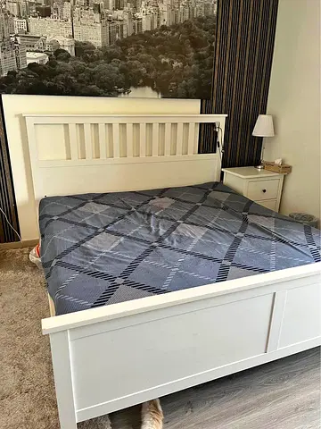 IKEA White HEMNES King Bed with IKEA Mattress 180 x 200 cm