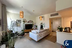 One Bed | Upgraded | Corner Unit | 1081 Sqft