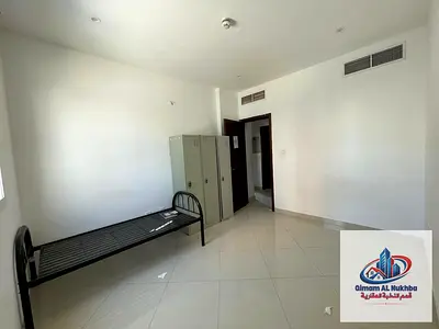 شقة غرفه وصالة ممتازة للإيجار في منطقة القليعة بحالة الوكالة وتشطيبات حديثة وموقع إستراتيجي قريب من دبي وعجمان وسعر ممتاز مع دفعات سداد مرنه