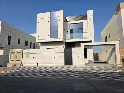 فيلا للبيع في الحليو 2، عجمان. 5 غرف نوم رئيسية، مجلس، صالة، غرفة خادمة، تكييف مركزي. ⚡