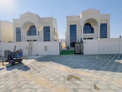 للبيع في الحليو 2 بعجمان فيلا 5 غرف نوم ماستر ومجلس وصالتين مع مطبخ وغرفة خادمه