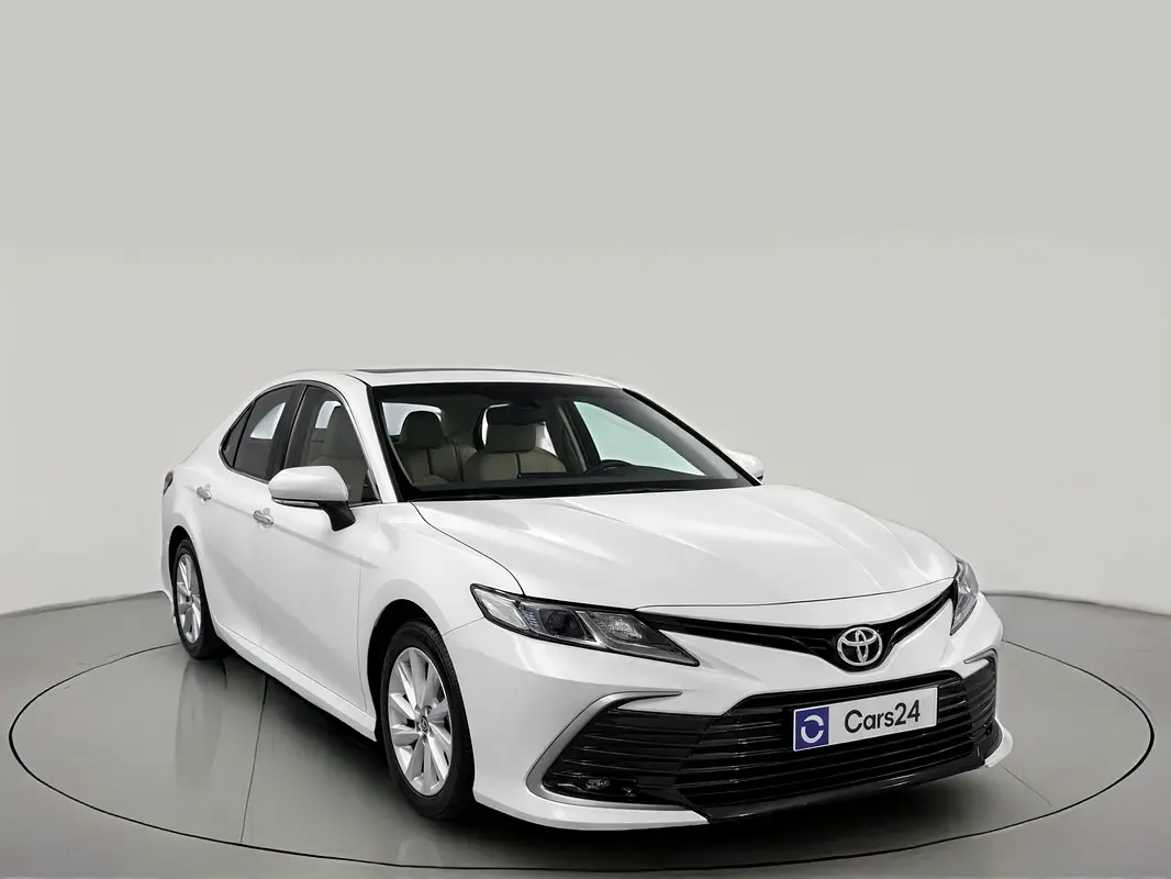 Toyota Camry 2024 — photo 1 of 13