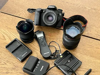 Canon EOS 70D kit with 3 Lenses, Shutter Remote, 2 Chargers and National Geographic Camera Backpack