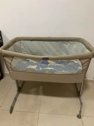 Chicco beige bedside bassinet / cradle in good condition