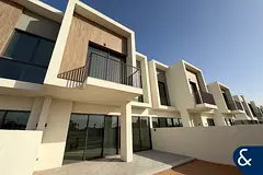 Single Row | Middle Kitchen | Close to Park