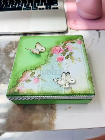 Insane Perfect Small Box with 3D Butterflies