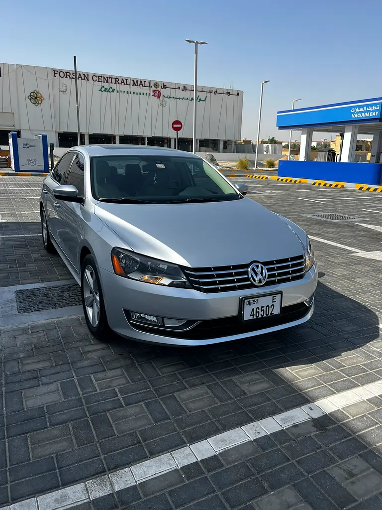 Volkswagen Passat 2016 — photo 1 of 12