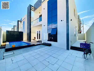 Freehold .Modern villa on a main street,No service fees