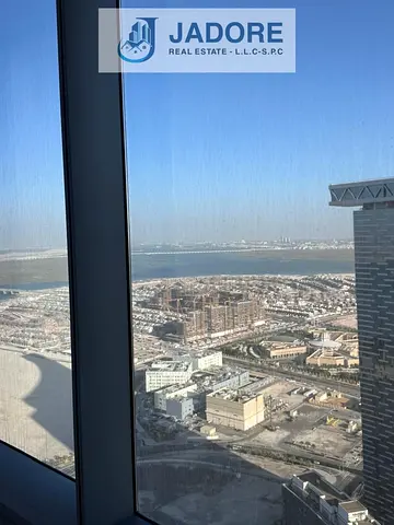 استمتع بأسلوب حياة فاخر في سكاي تاور، جزيرة الريم، مع شقة عصرية تتميز بإطلالات خلابة، وتصميم أنيق، ومساحات واسعة، بالإضافة إلى مرافق عالمية تشمل مسبحا
