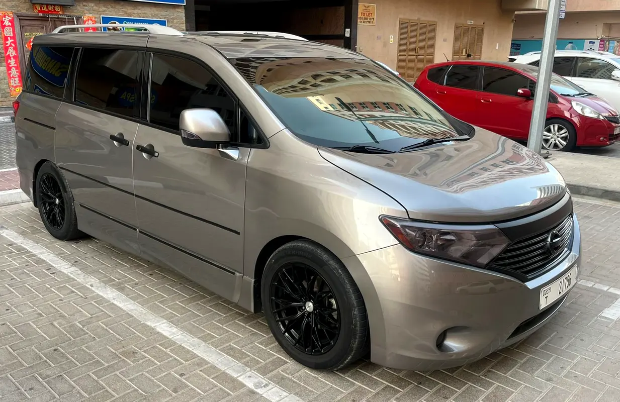 Nissan Quest 2011 — photo 1 of 8
