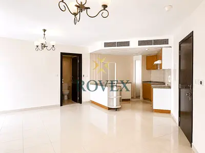 Upgraded 1BR + study | Lake View | Near Metro