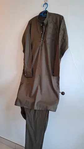 Mens embroided kurta n trouser small size .like new