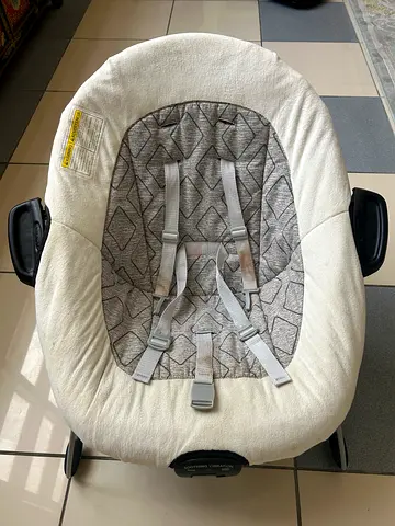 Used baby bouncer/rocker with harness with soothing vibration