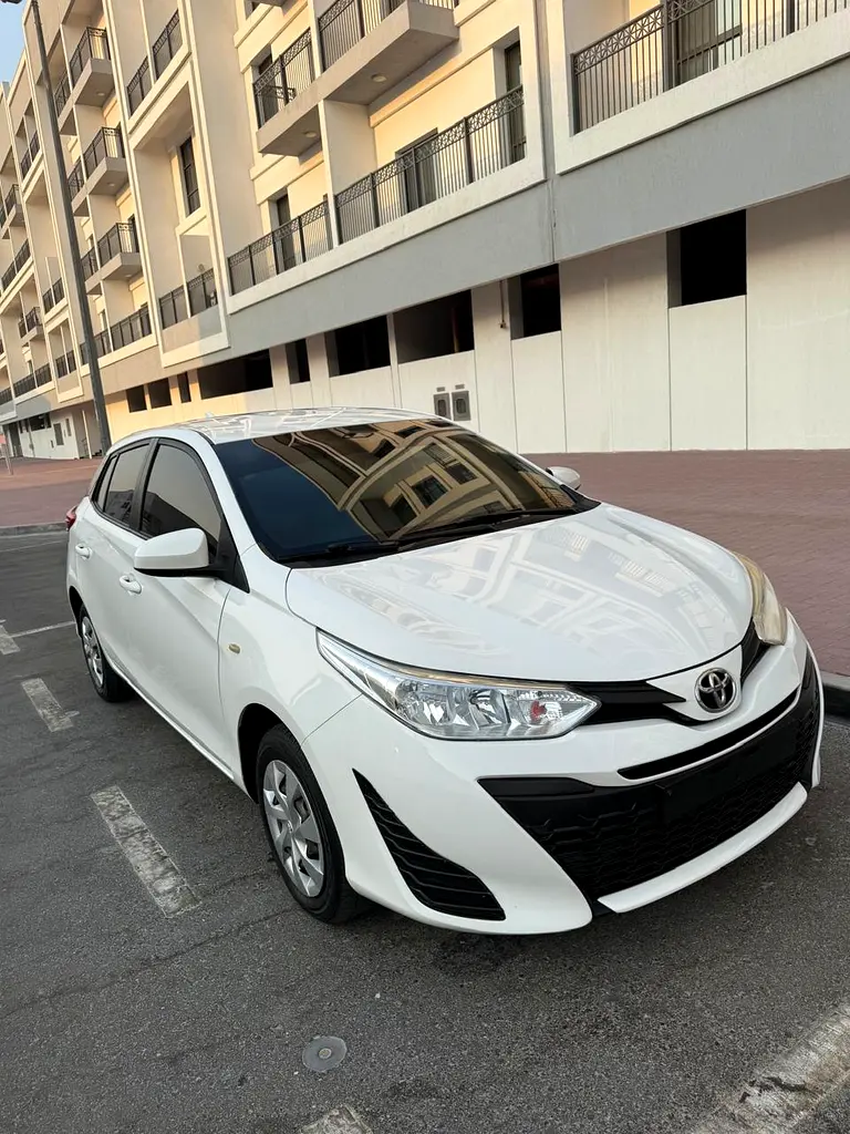 Toyota Yaris 2020 — photo 1 of 16