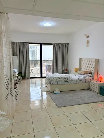Neat and clean available near financial metro