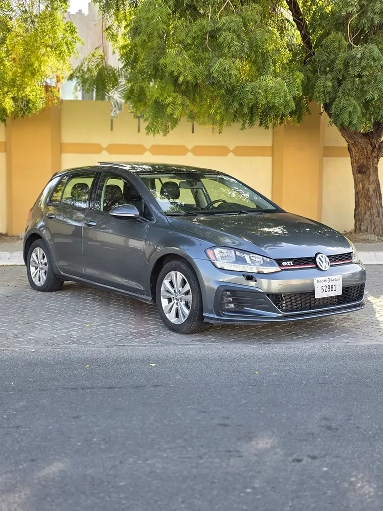 Volkswagen Golf 2021 — photo 1 of 15