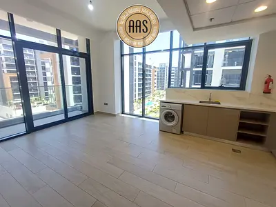Luxurious and spacious 1BHK corner unit with fully fitted kitchen only 75k Ready to move