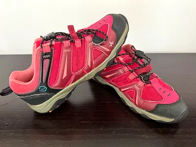 Hiking in / walking shoes 36
