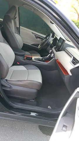 2020 Toyota RAV 4 — миниатюра 13
