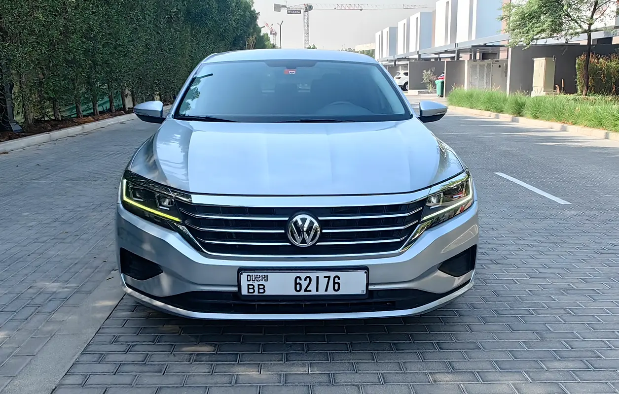 Volkswagen Passat 2020 — photo 1 of 19
