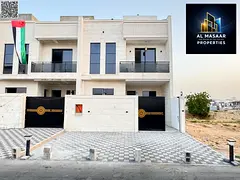 Classic design, excellent location, 5 rooms, central air conditioning, freehold ownership for all na