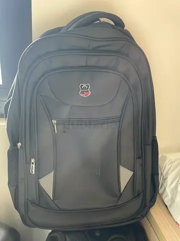Large Black laptop/travel backpack – perfect condition, multiple compartments.