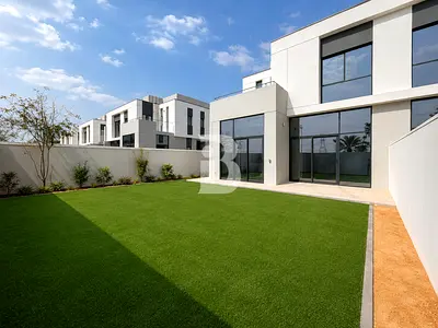 Available | Landscaped Bright with Maids | Close to Park