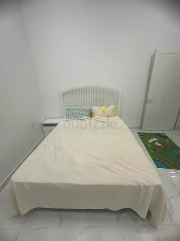 Single bed with white wooden headboard - good condition including mattress free size 160*200