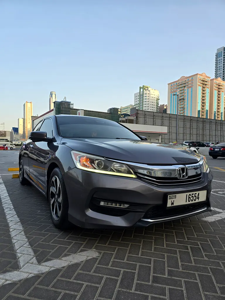 Honda Accord 2016 — photo 1 of 20