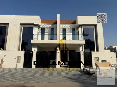 يشمل السعر رسوم التسجيل. منزل تاون هاوس رائع، يتكون من 4 غرف نوم رئيسية مع خزائن ملابس مدمجة وسطح، معروض للبيع الآن في منطقة راقية.