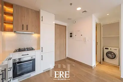 Community View | Corner Unit | Fitted Kitchen
