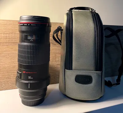 Canon EF 180mm f/3.5L Macro USM Lens with Carry Case