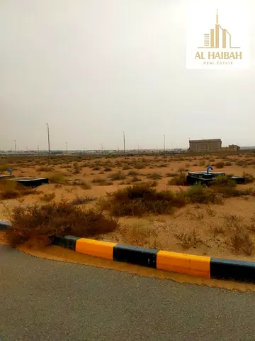 للبيع أرض تجارية في منطقة مويلح التجارية – معسكر الفلاح بموقع مميز بالقرب من فلل الزاهية، ضمن منطقة حيوية تشهد طلبًا مرتفعًا على المشاريع التجارية.