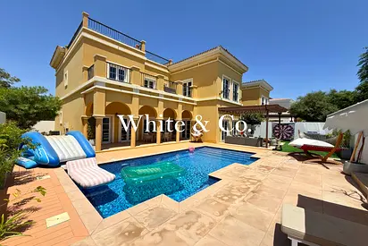 Cordoba w/ Pool | Single Row | Corner Plot