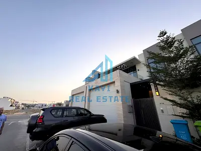 شقة فاخرة مفروشة بالكامل | 3 غرف نوم + غرفة للخادمة | موقع مميز في مدينة تلال