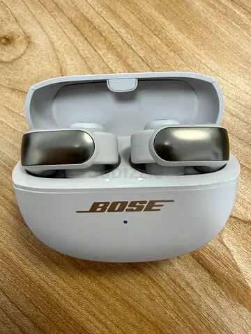 Bose QuietComfort Earbuds (White) with Charging Case - Excellent Condition