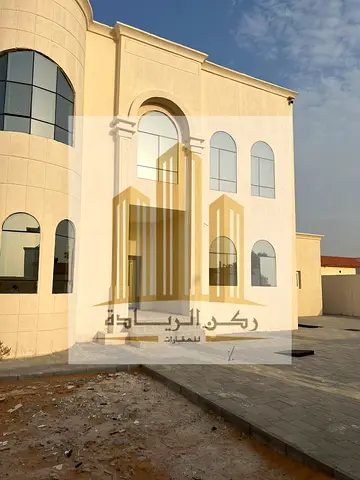 🏡 للبيع | فيلا طابقين أول ساكن في العزرة – الشارقة