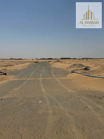 للبيع ارض سكني بالشارقة منطقة البليده 1 موقع مميز جدا علي شارع 24 متر مربع قريب الحديقة والمسجد