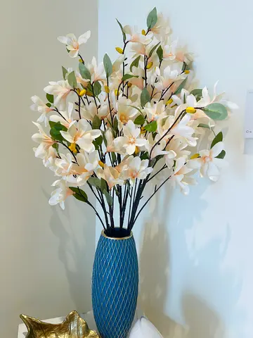 Insane Beautiful Artificial Flowers with Vase