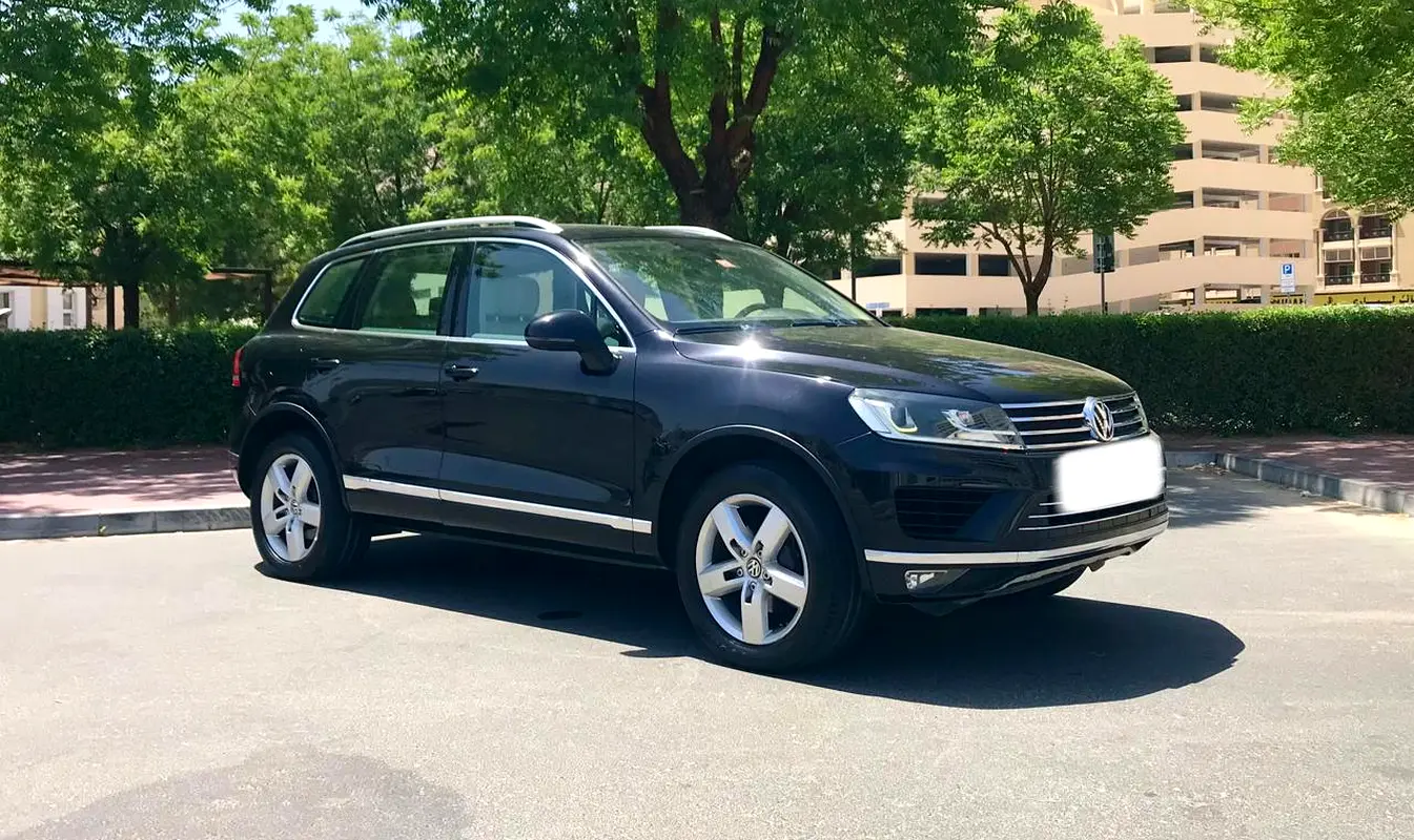 Volkswagen Touareg 2016 — photo 1 of 18