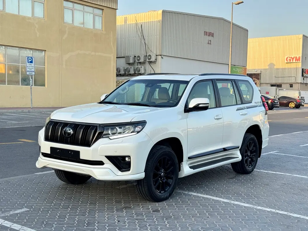 Toyota Prado 2022 — photo 1 of 14