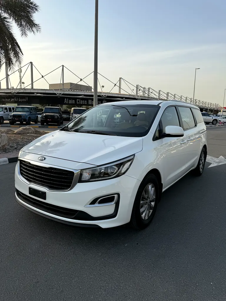 Kia Grand Carnival 2019 — photo 1 of 19