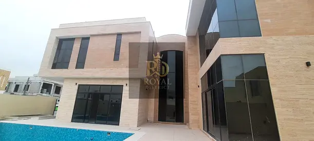 فيلا فاخرة جداً في الحوشي | مسبح خاص ومصعد داخلي | تصميم معماري راقٍ وتشطيب سوبر ديلوكس | مساحة ضخمة على أرض 10,000 قدم