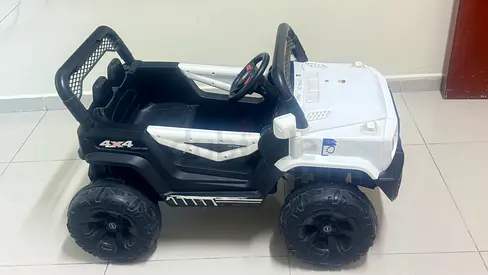 Kids 4x4 Electric Ride-On Jeep - Black  White